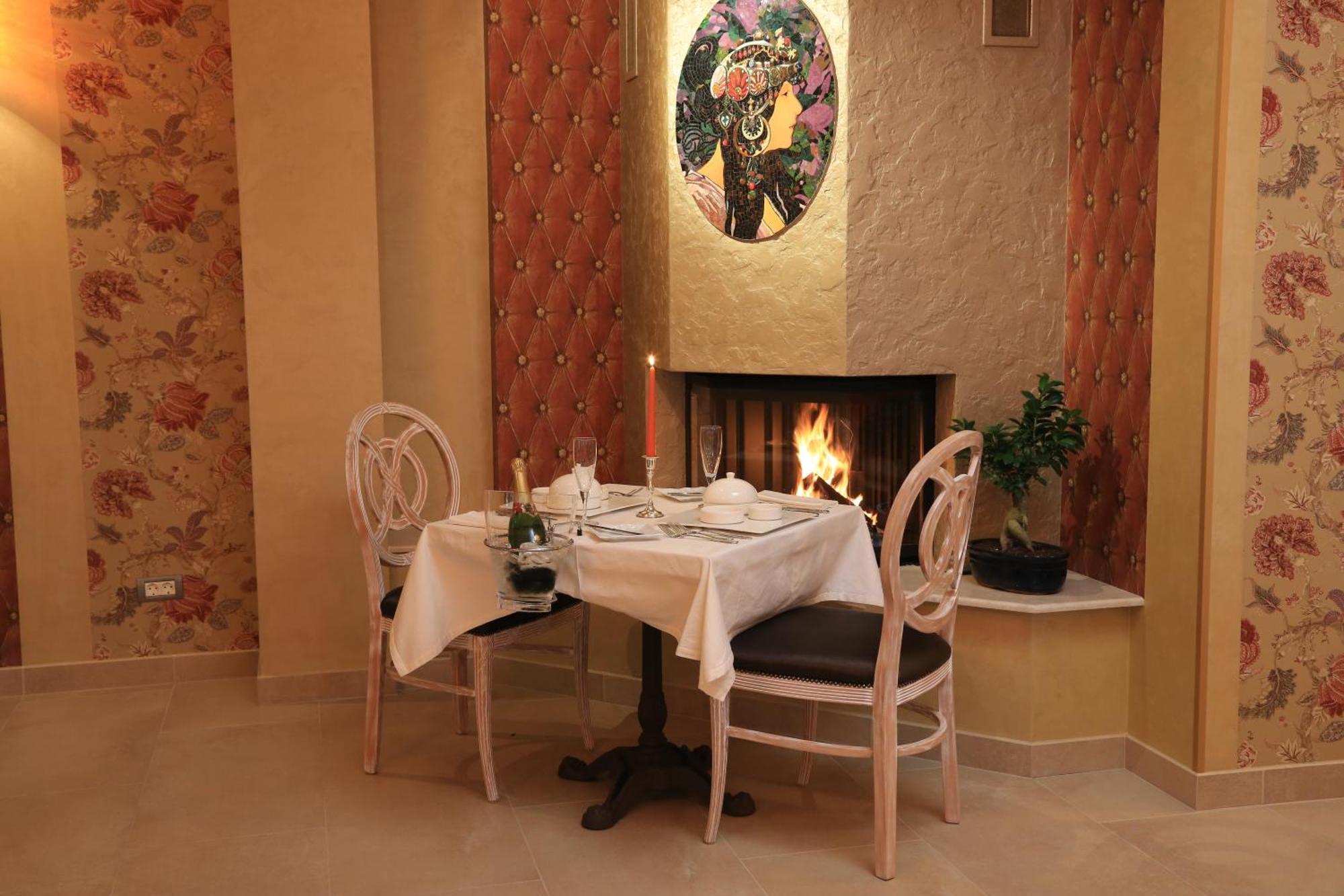 Simfonia Boutique Hotel Ramnicu Valcea Exterior photo
