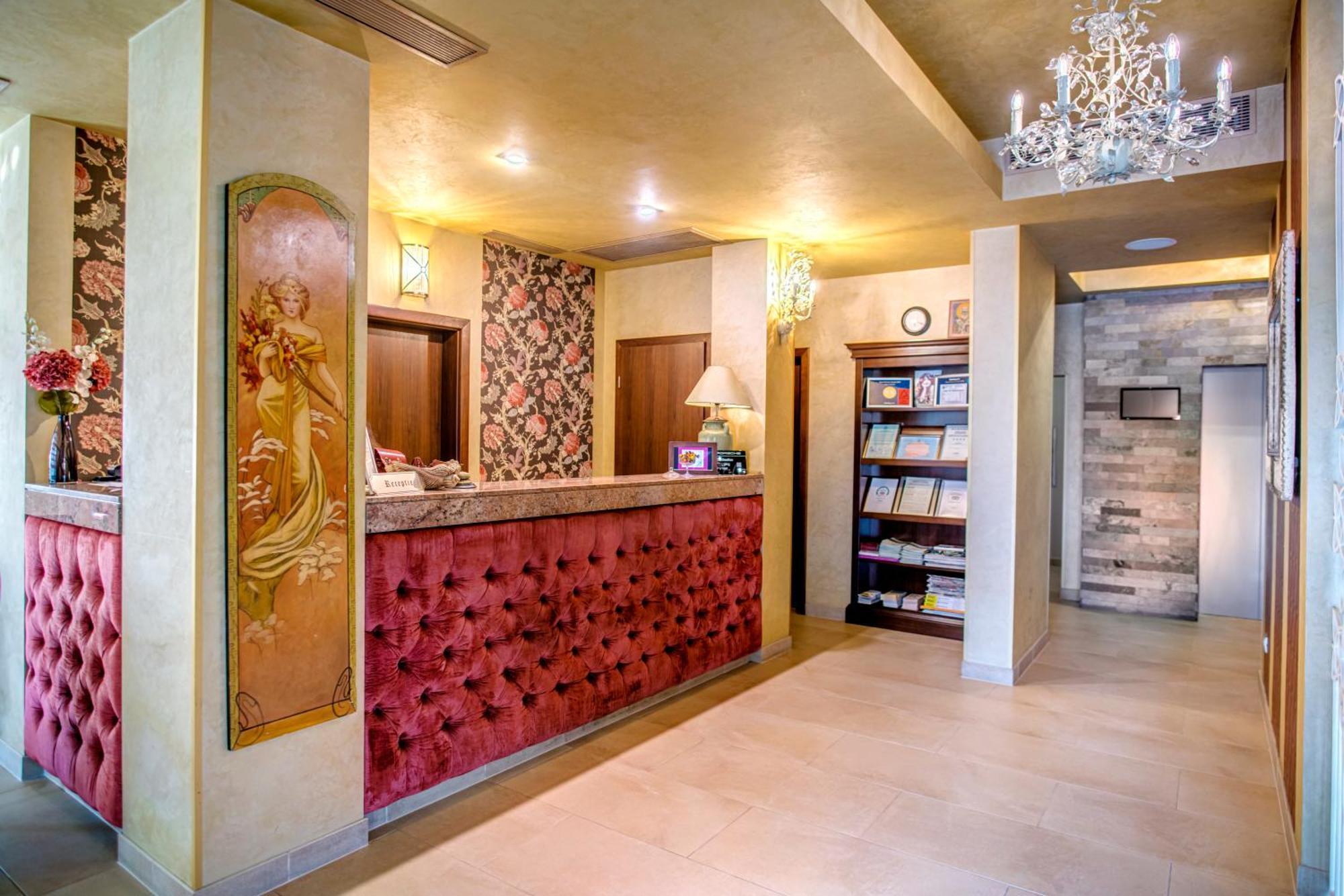Simfonia Boutique Hotel Ramnicu Valcea Exterior photo